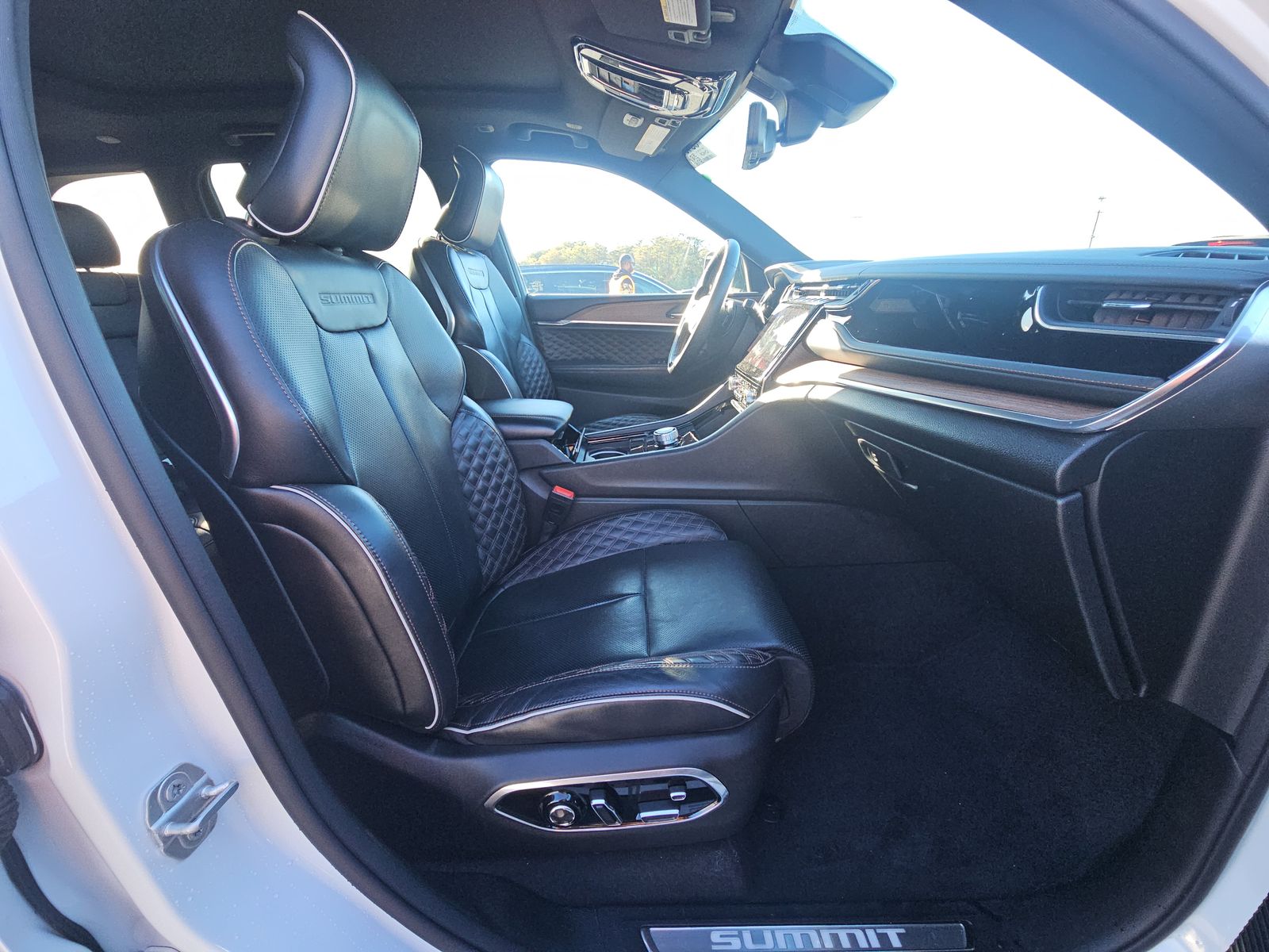 2023 Jeep Grand Cherokee Summit RWD