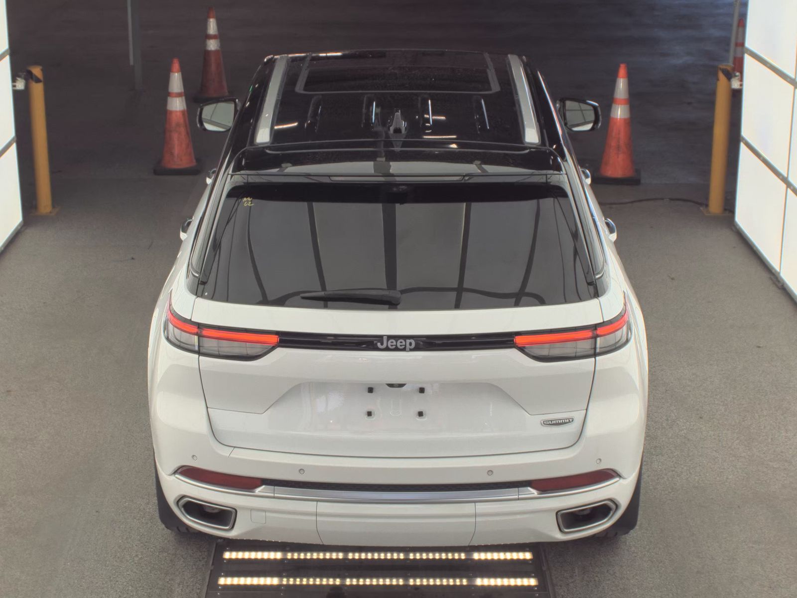 2023 Jeep Grand Cherokee Summit RWD