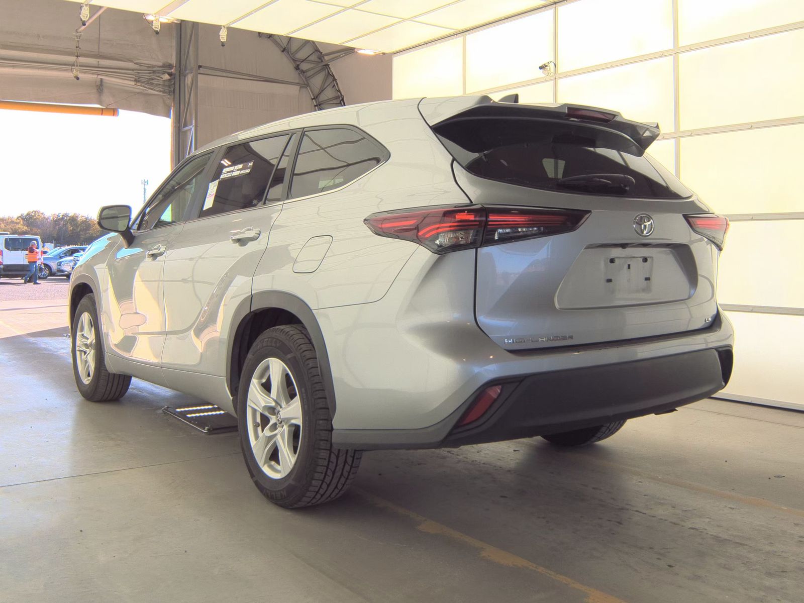 2024 Toyota Highlander LE FWD