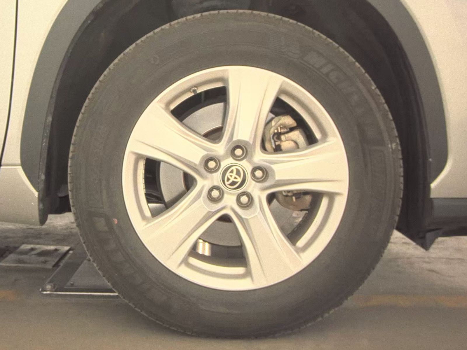 2024 Toyota Highlander LE FWD