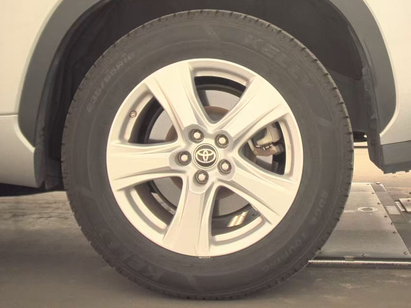 2024 Toyota Highlander LE FWD