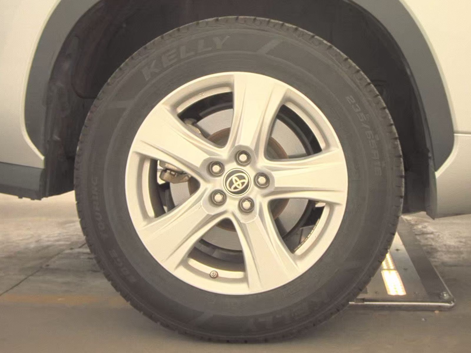 2024 Toyota Highlander LE FWD