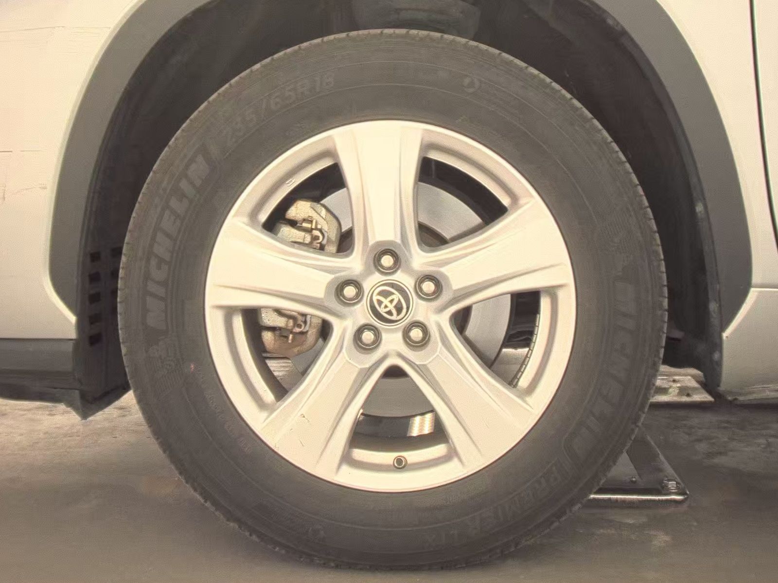 2024 Toyota Highlander LE FWD