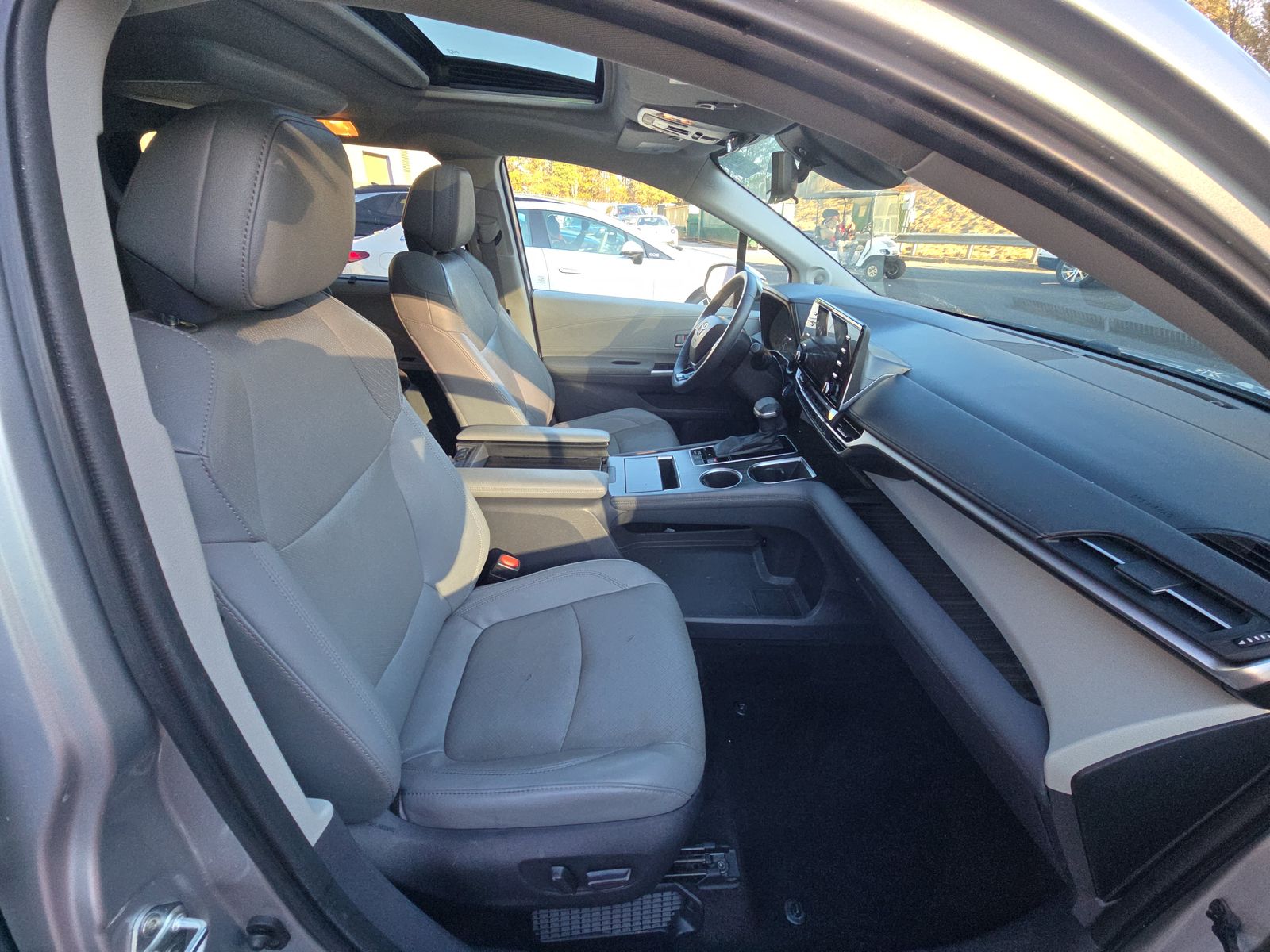 2022 Toyota Sienna Limited FWD