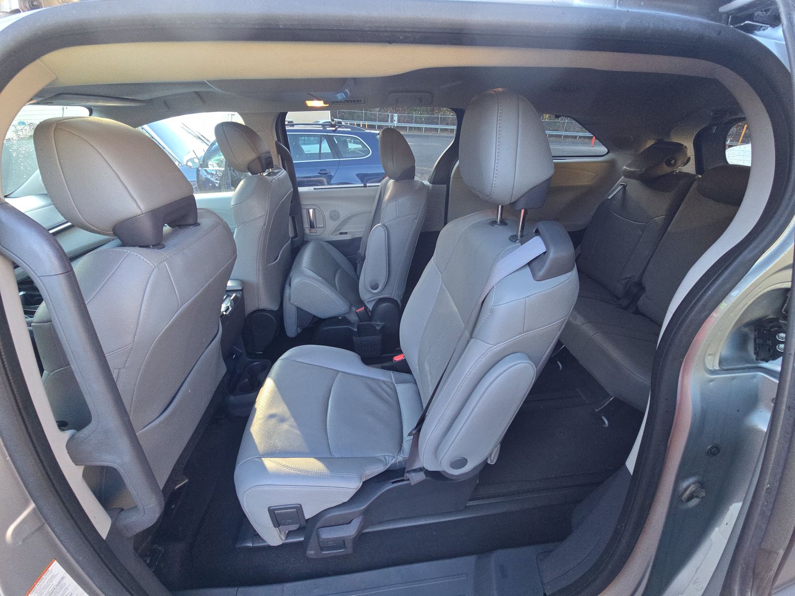 2022 Toyota Sienna Limited FWD