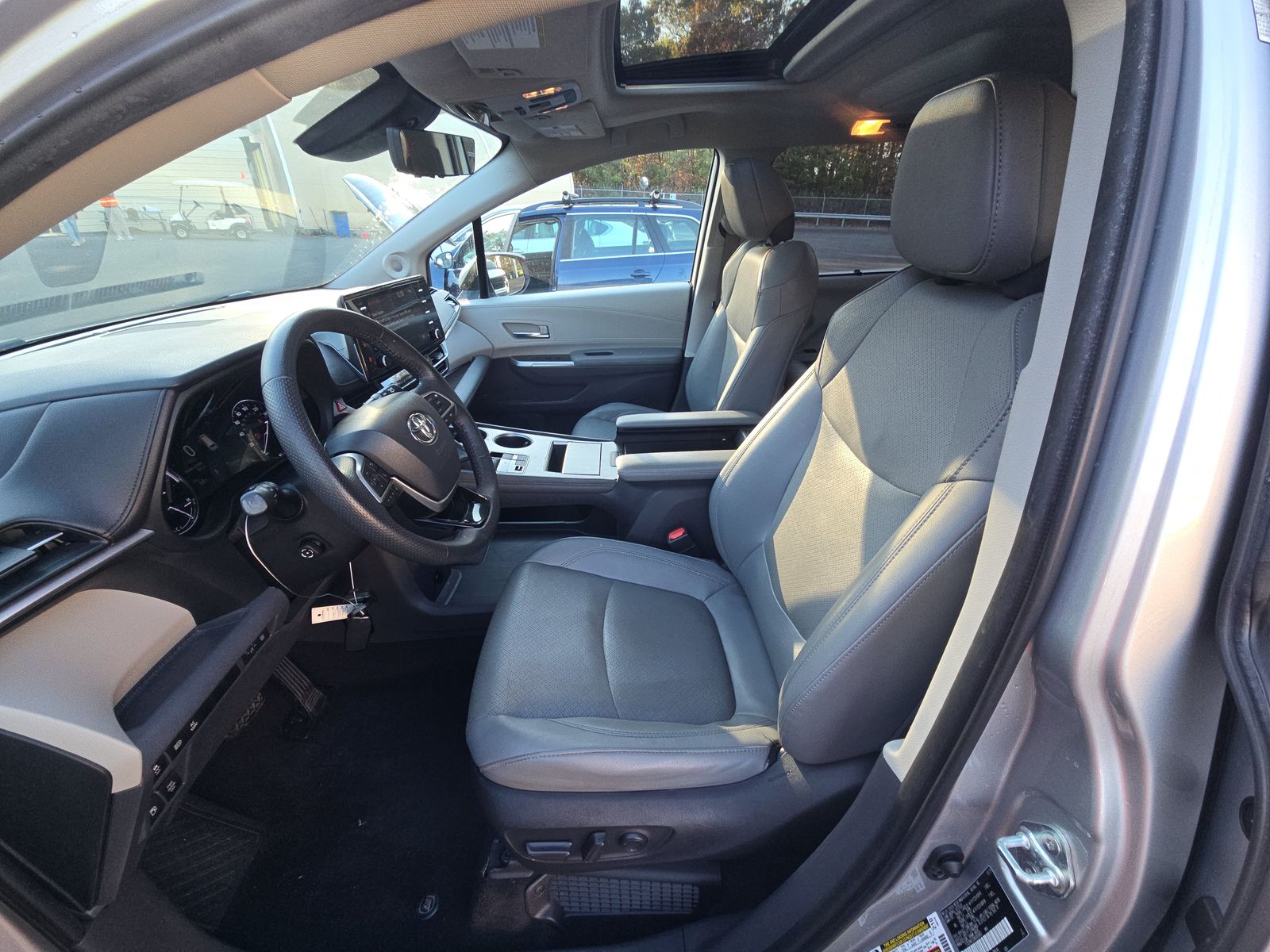 2022 Toyota Sienna Limited FWD