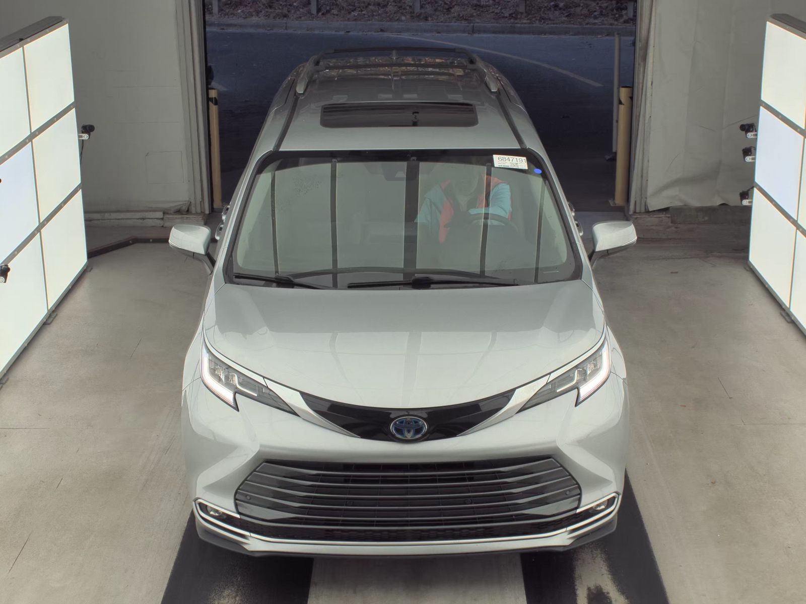 2022 Toyota Sienna Limited FWD