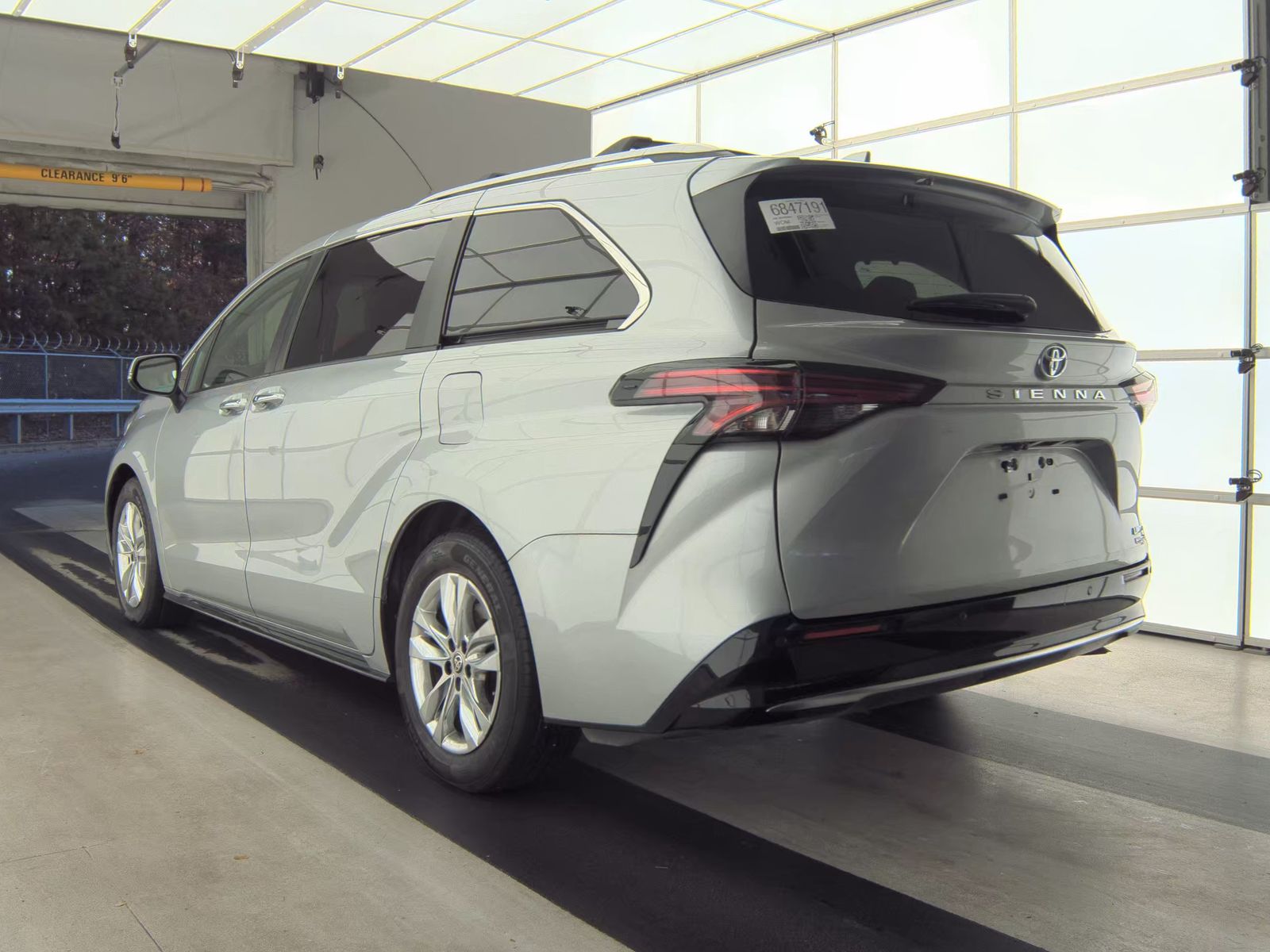 2022 Toyota Sienna Limited FWD