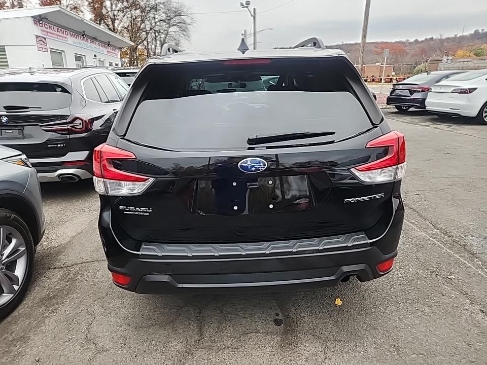 2022 Subaru Forester Premium AWD