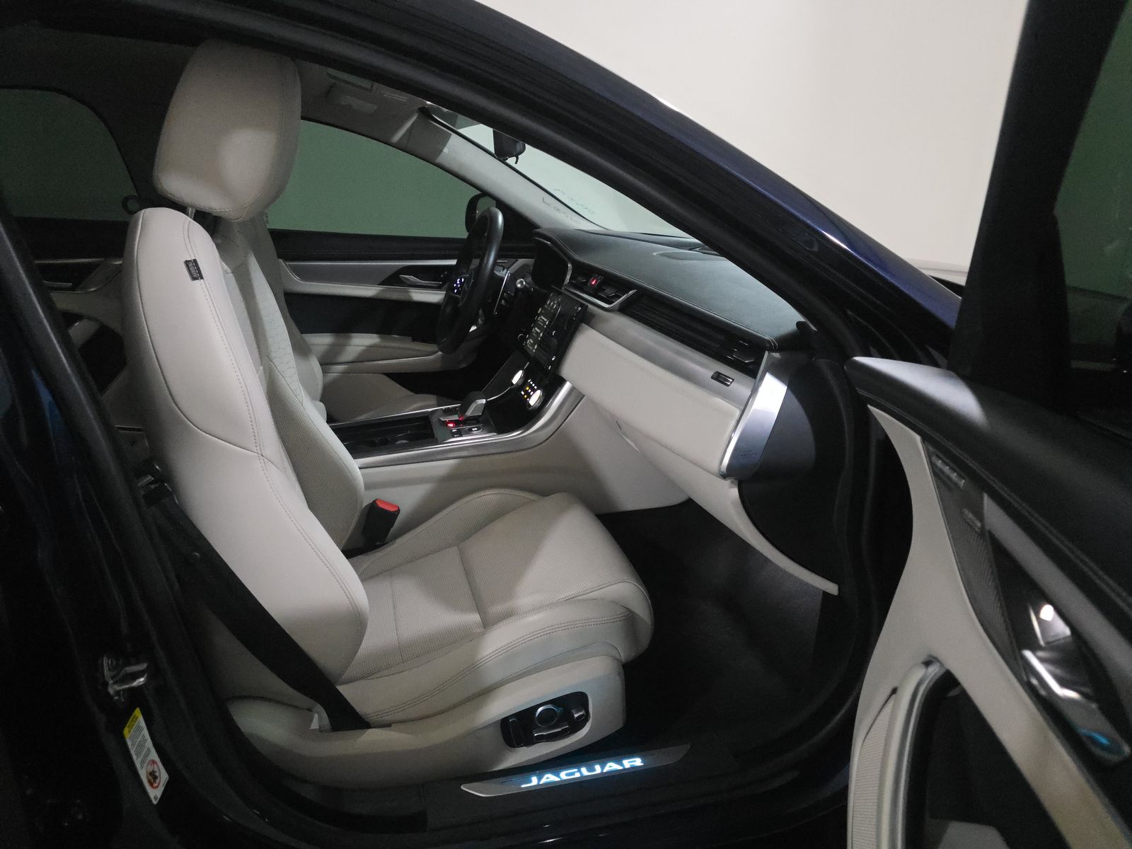 2022 Jaguar XF R-Dynamic SE AWD