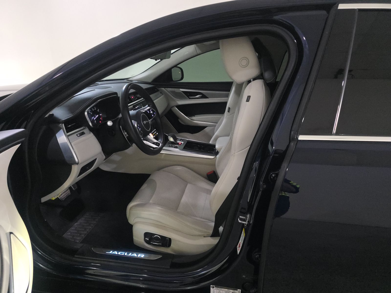 2022 Jaguar XF R-Dynamic SE AWD