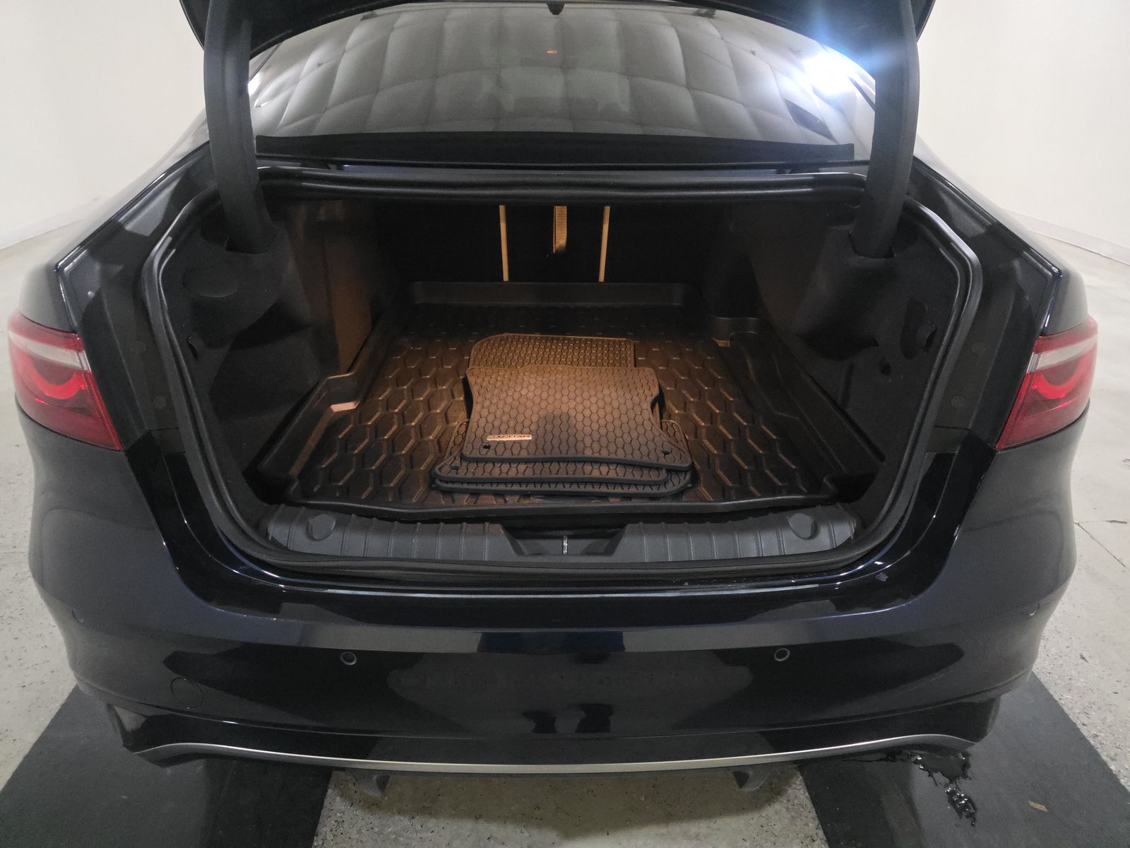 2022 Jaguar XF R-Dynamic SE AWD