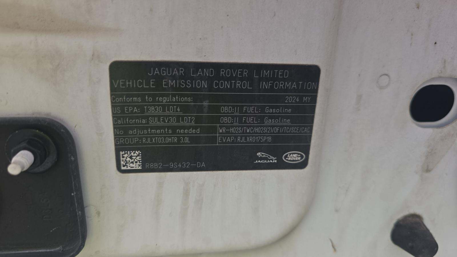 2024 Land Rover Defender 130 X-Dynamic SE AWD