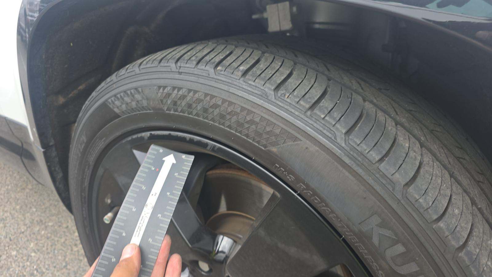 2024 Land Rover Defender 130 X-Dynamic SE AWD