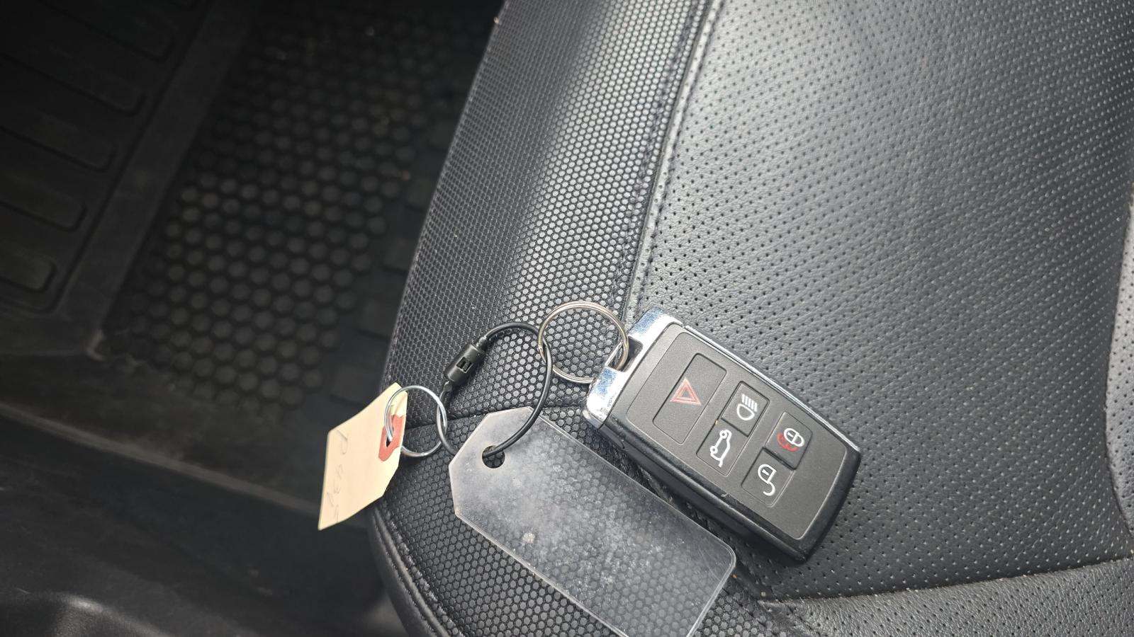 2024 Land Rover Defender 130 X-Dynamic SE AWD