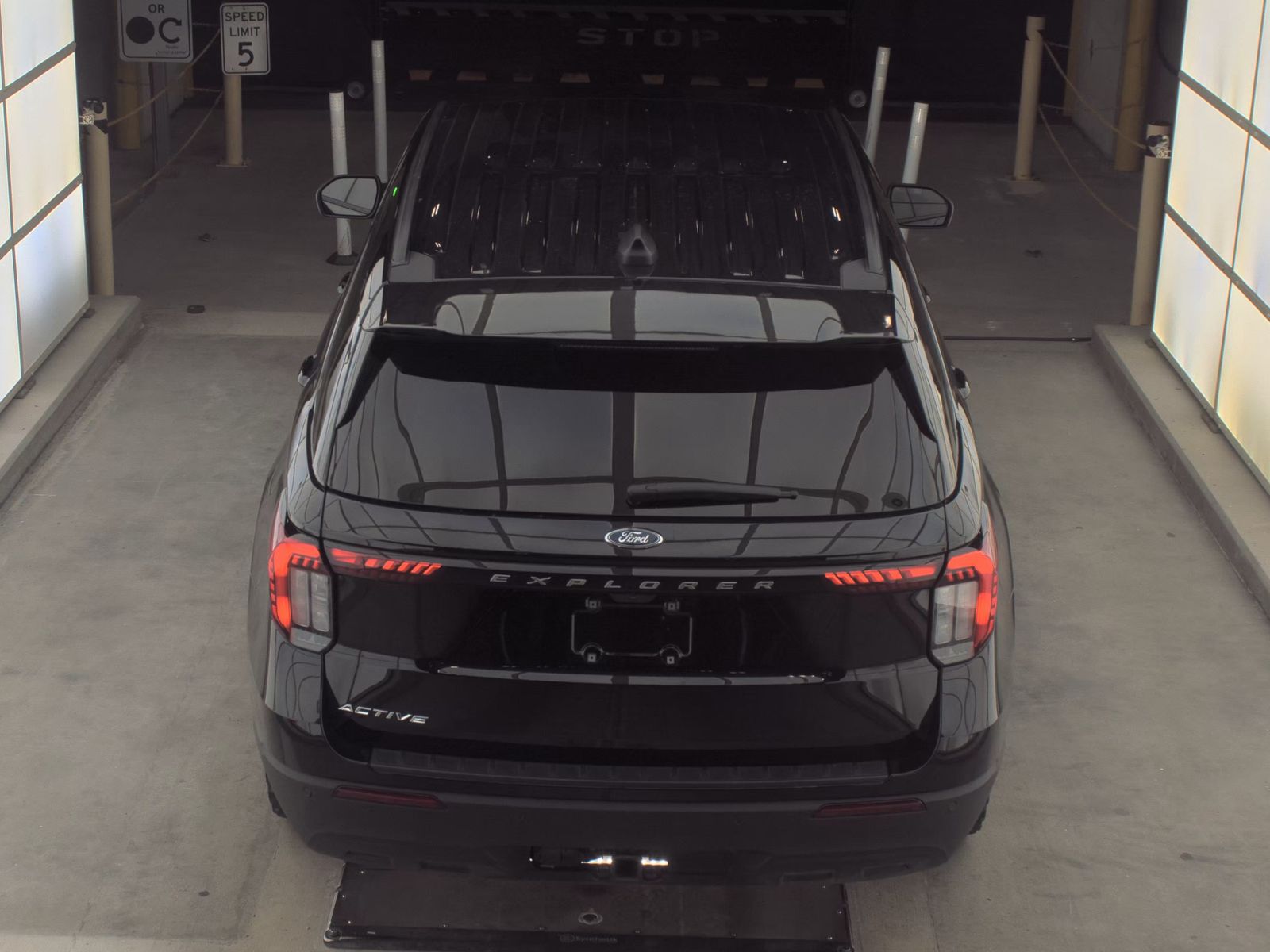 2025 Ford Explorer Active RWD