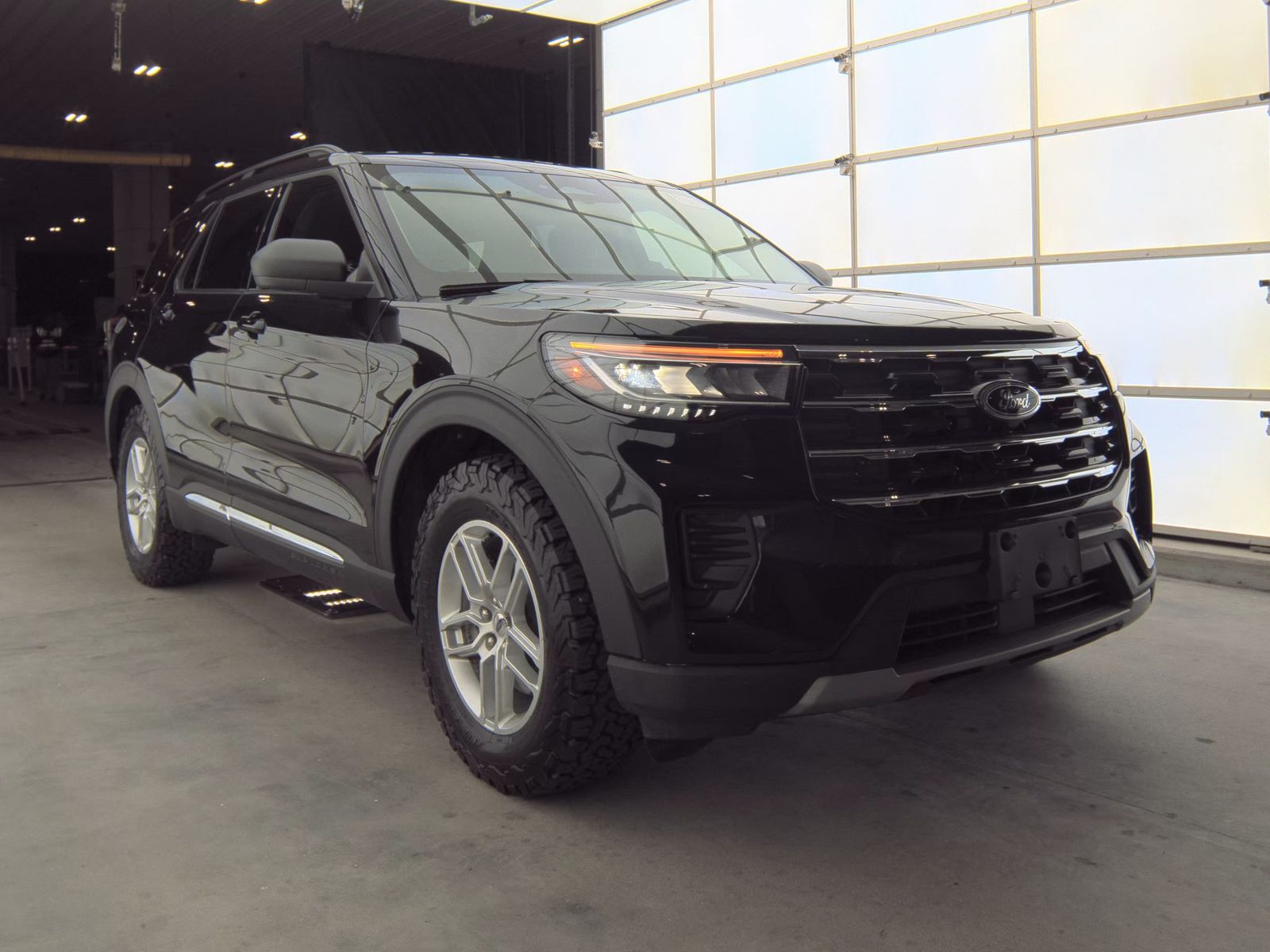 2025 Ford Explorer Active RWD