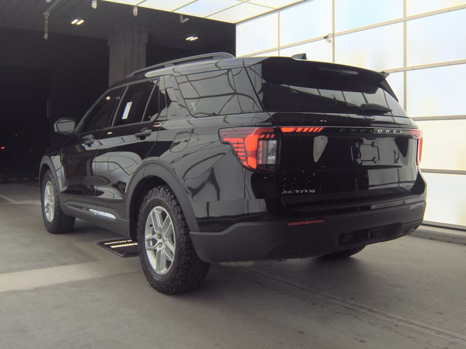 2025 Ford Explorer Active RWD