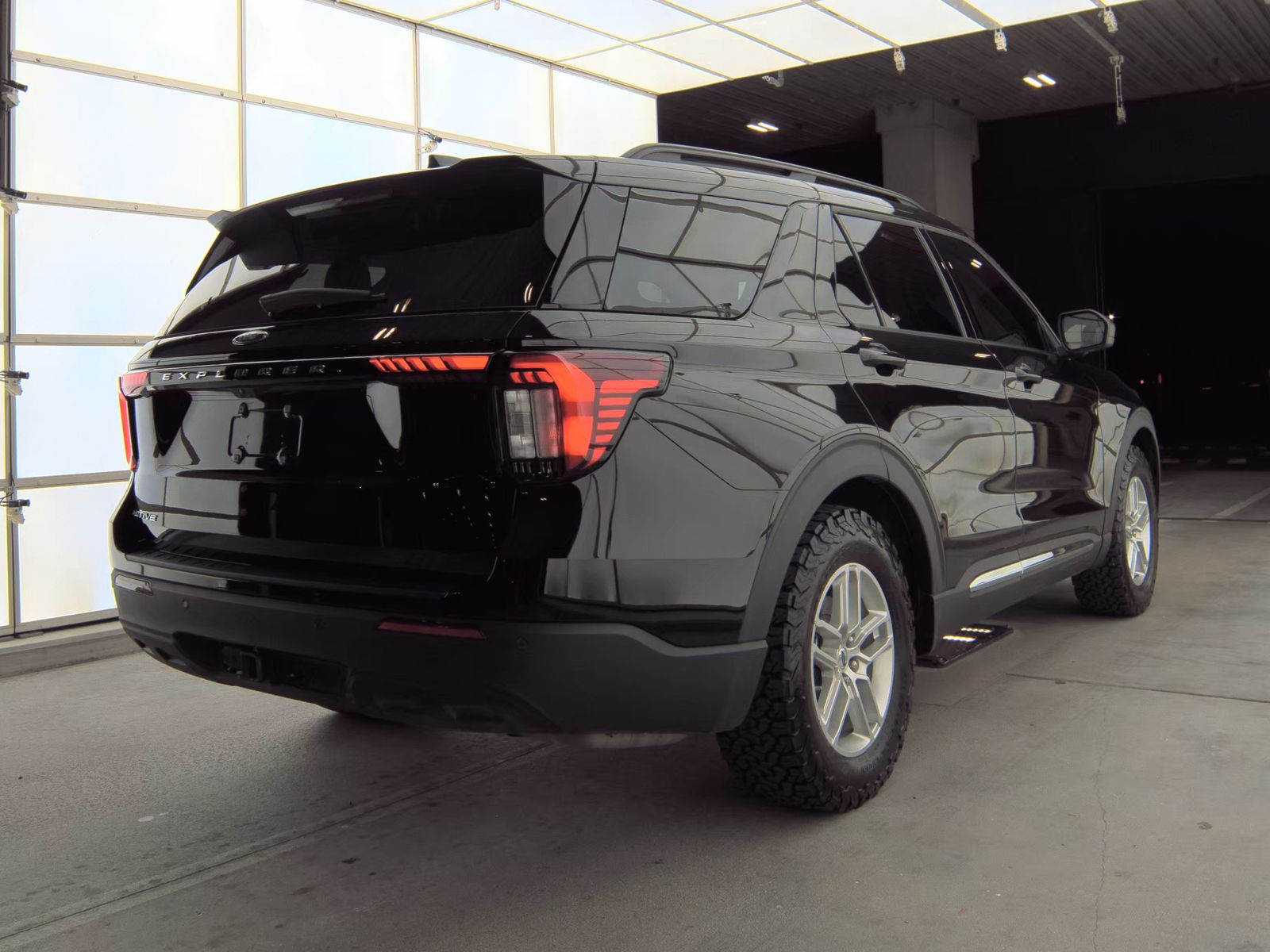 2025 Ford Explorer Active RWD