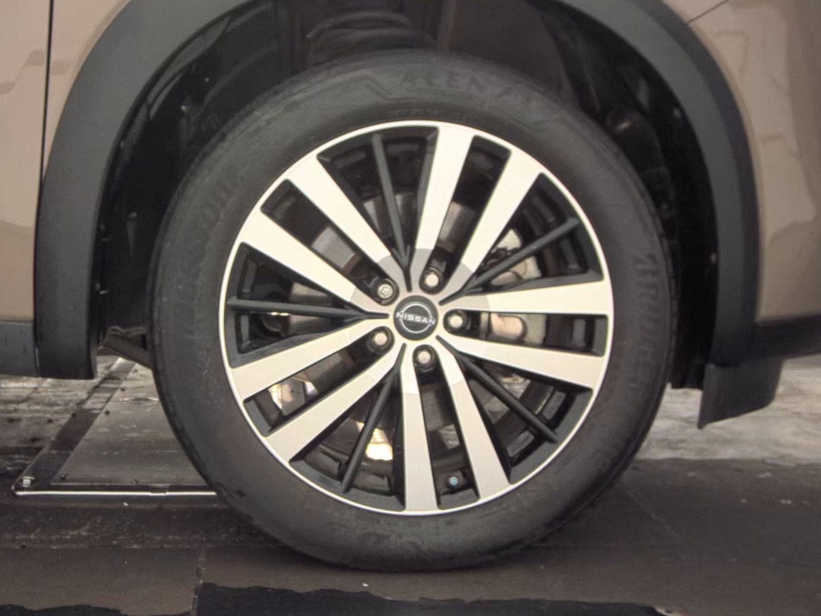 2023 Nissan Pathfinder Platinum FWD