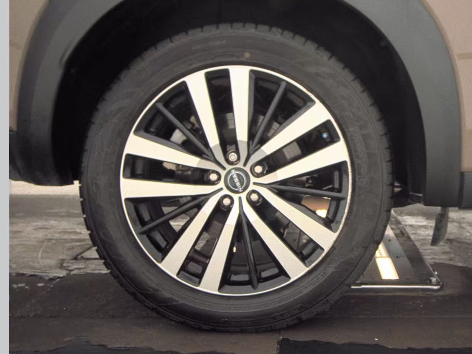 2023 Nissan Pathfinder Platinum FWD