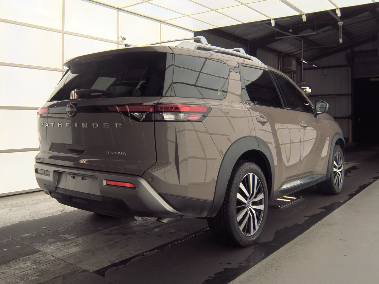2023 Nissan Pathfinder Platinum FWD