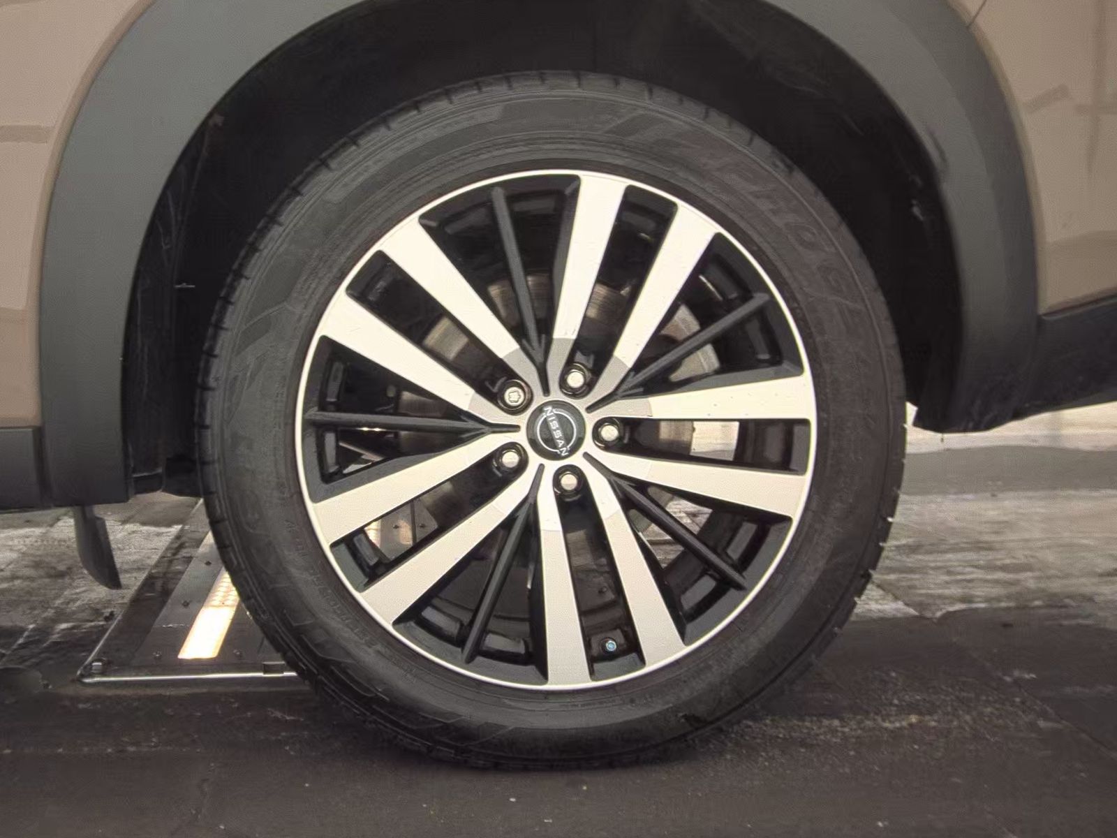 2023 Nissan Pathfinder Platinum FWD