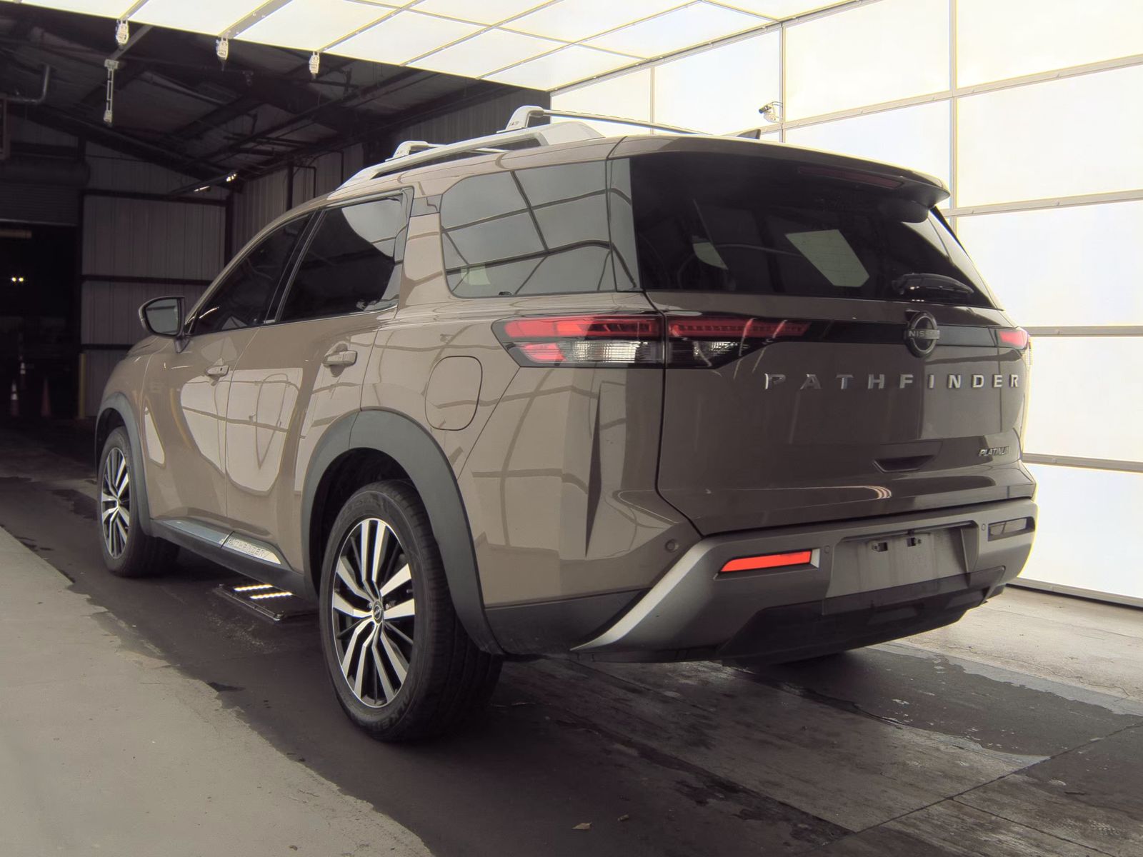 2023 Nissan Pathfinder Platinum FWD