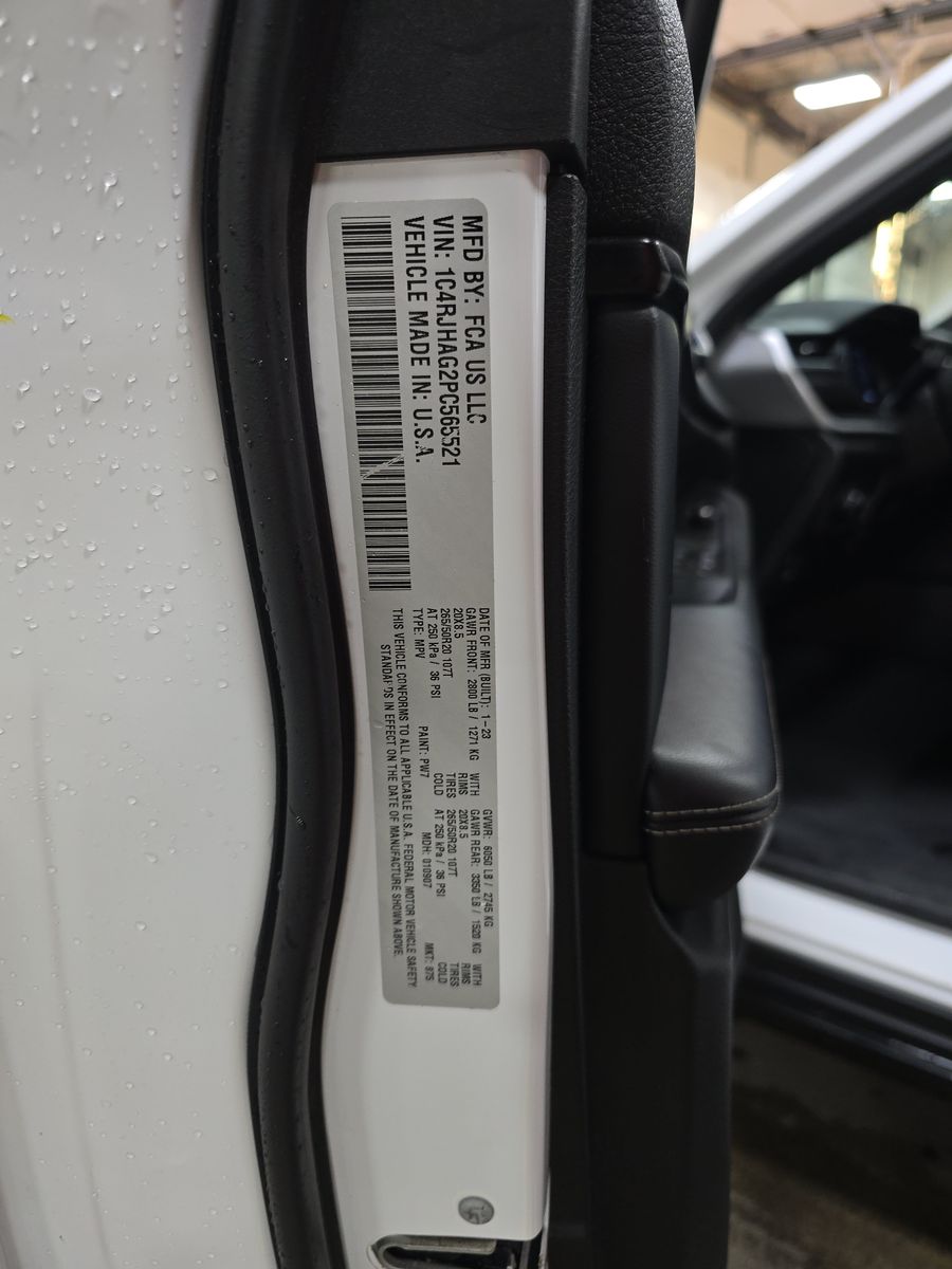 2023 Jeep Grand Cherokee Altitude AWD