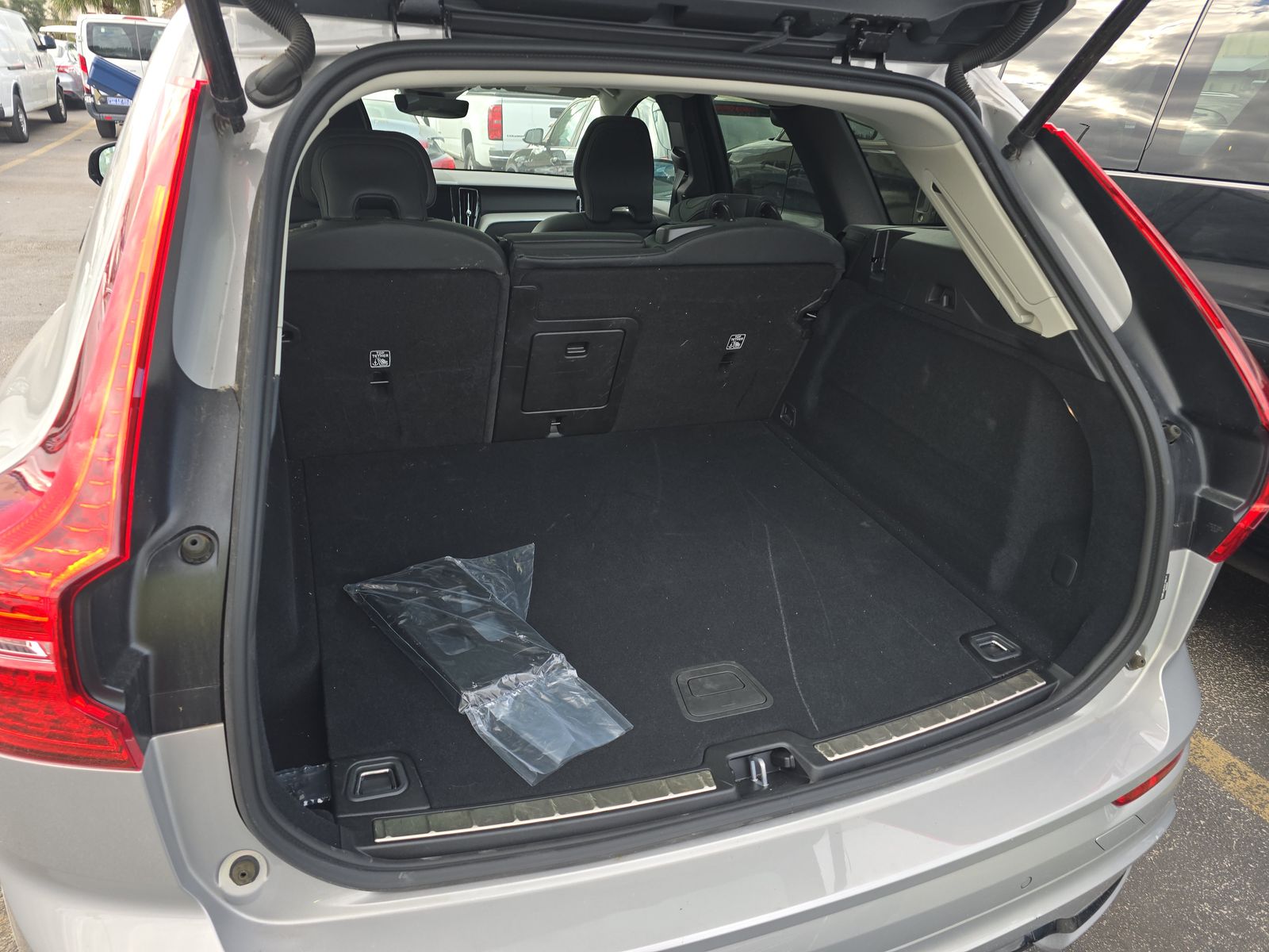 2025 Volvo XC60 B5 Plus AWD