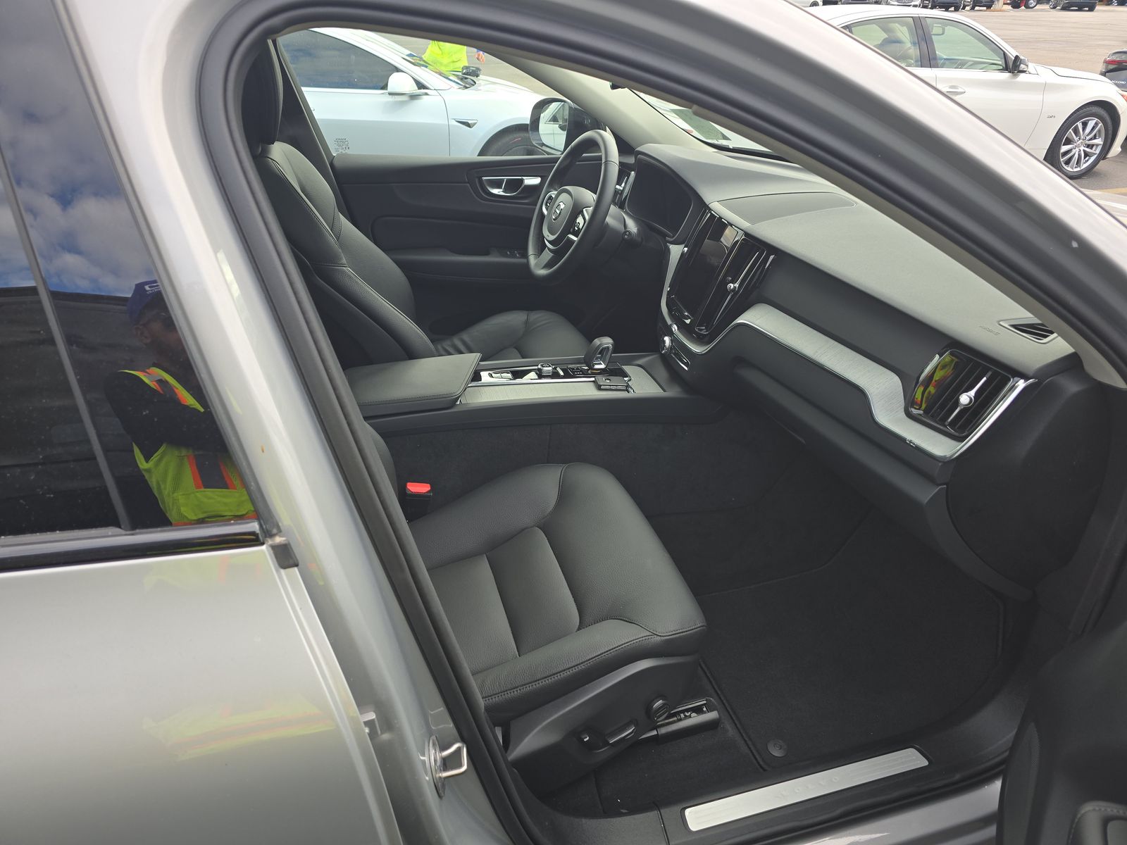 2025 Volvo XC60 B5 Plus AWD