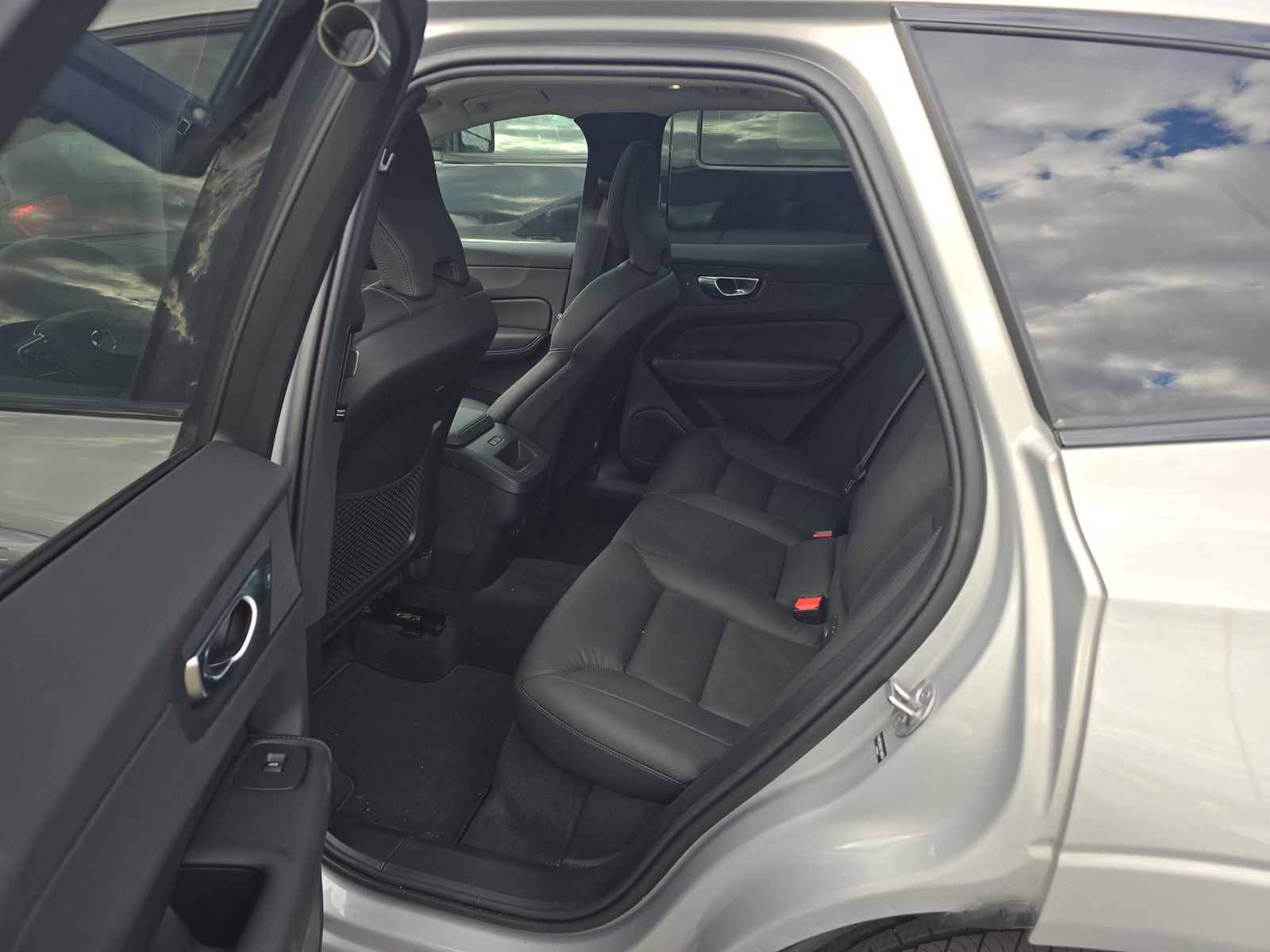 2025 Volvo XC60 B5 Plus AWD