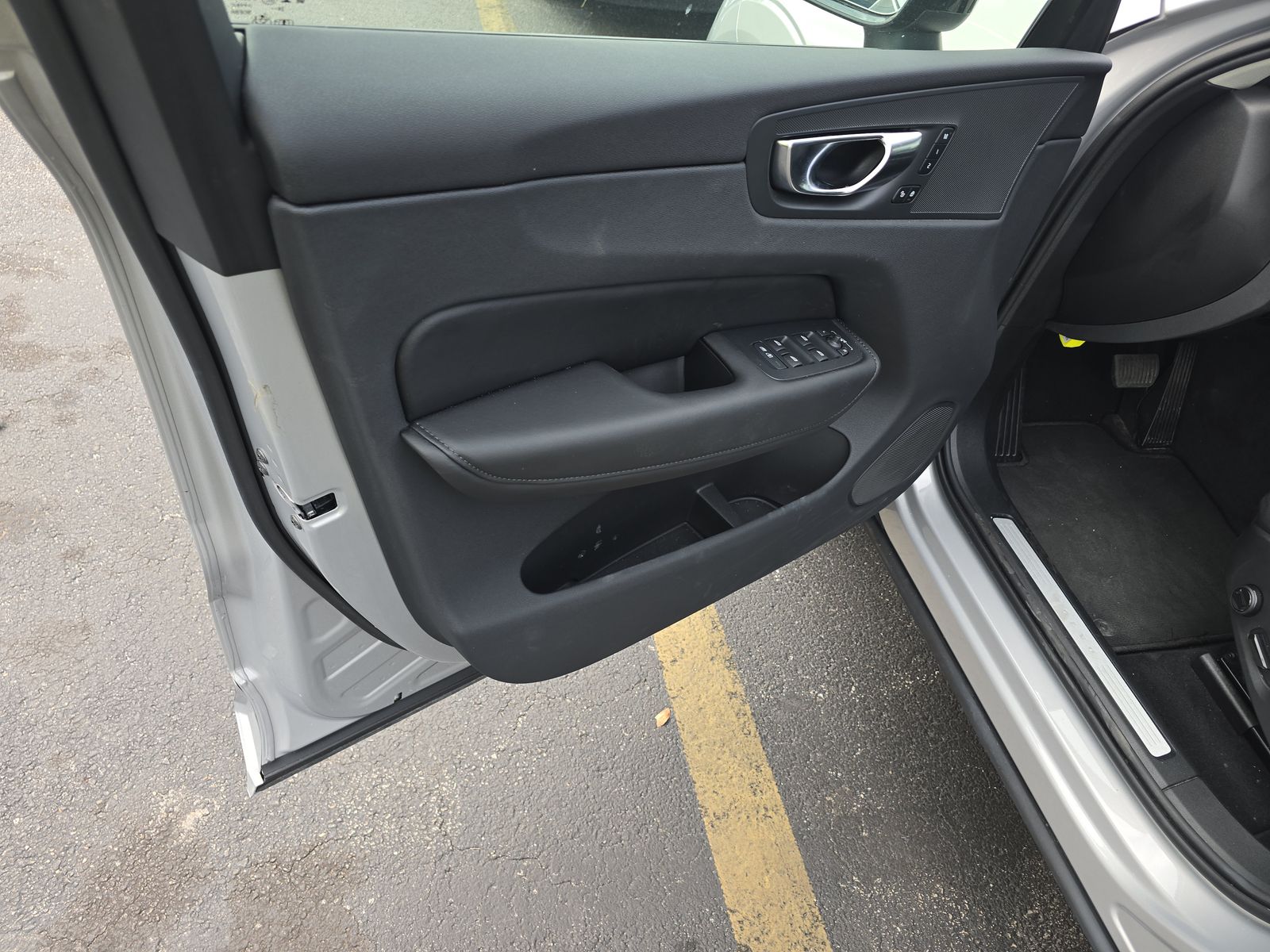 2025 Volvo XC60 B5 Plus AWD