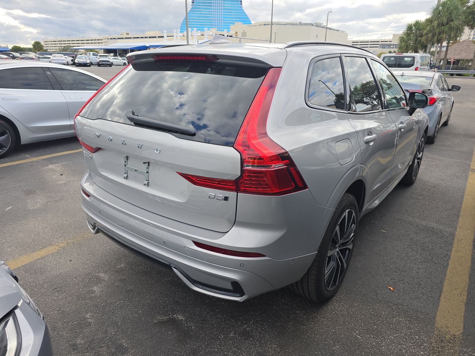 2025 Volvo XC60 B5 Plus AWD