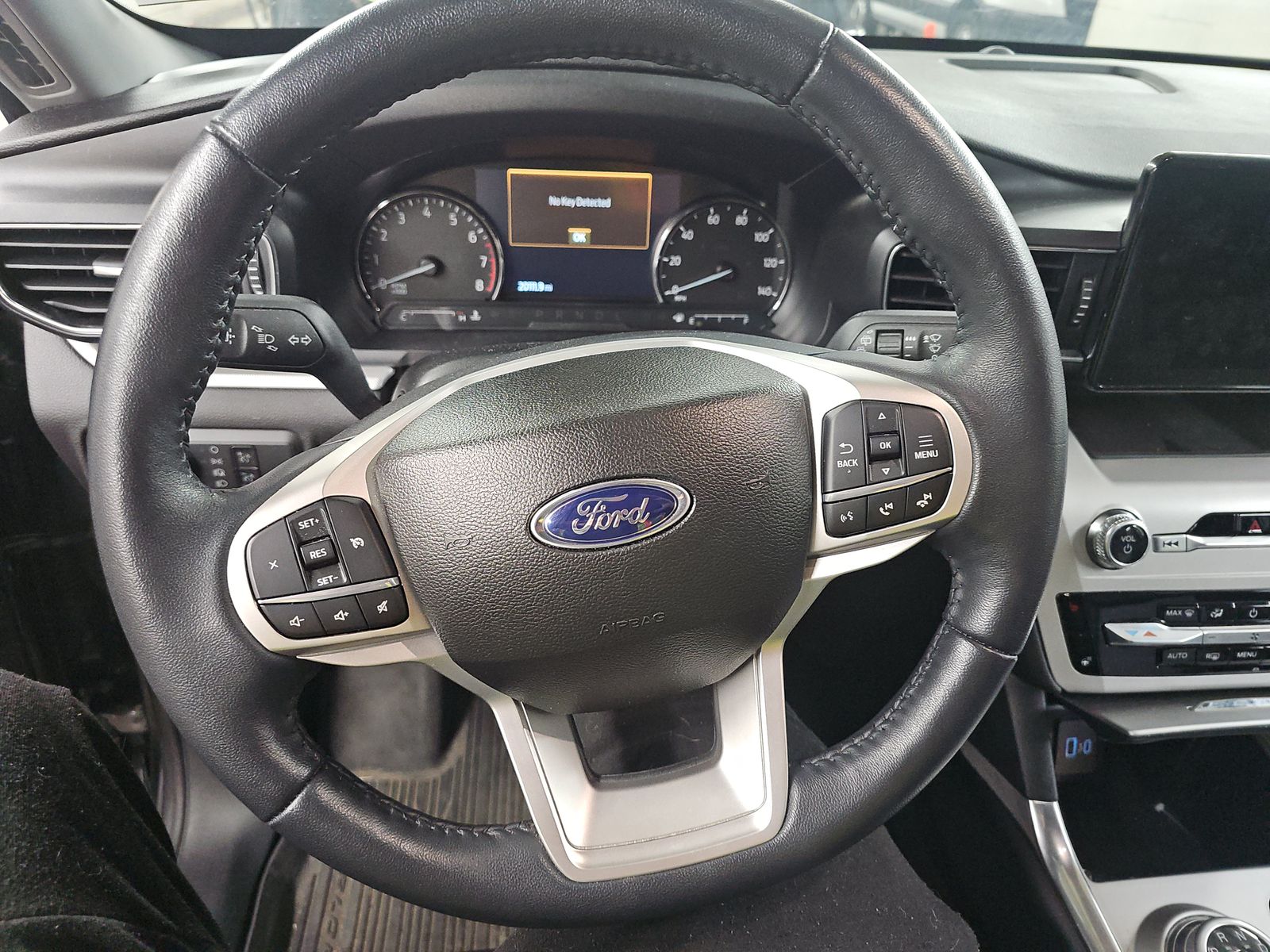 2023 Ford Explorer XLT AWD