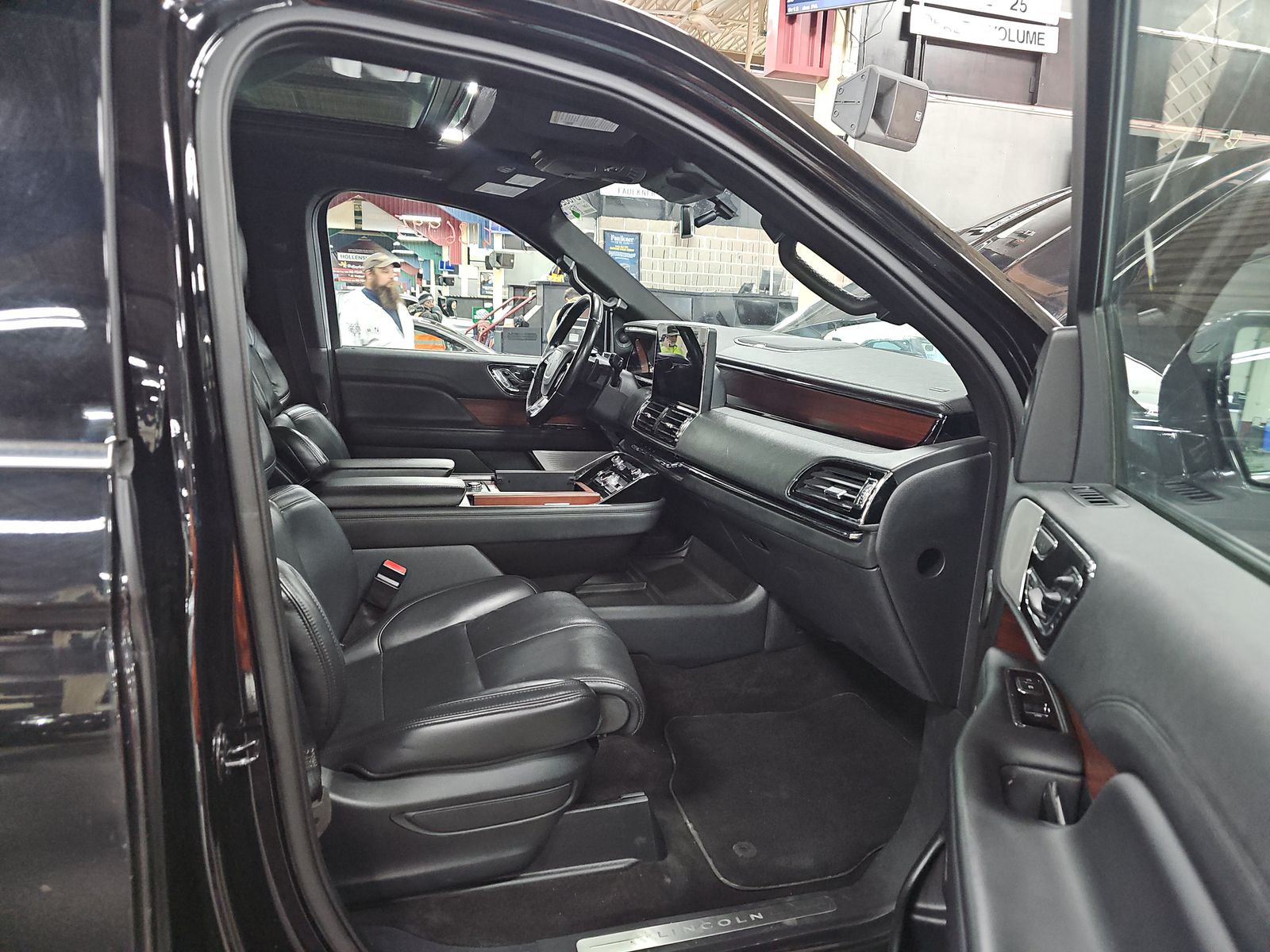 2023 Lincoln Navigator L Reserve AWD