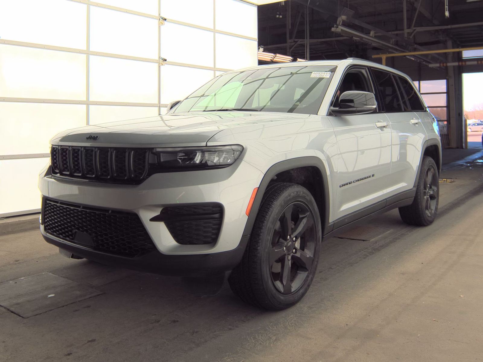 2023 Jeep Grand Cherokee Altitude AWD