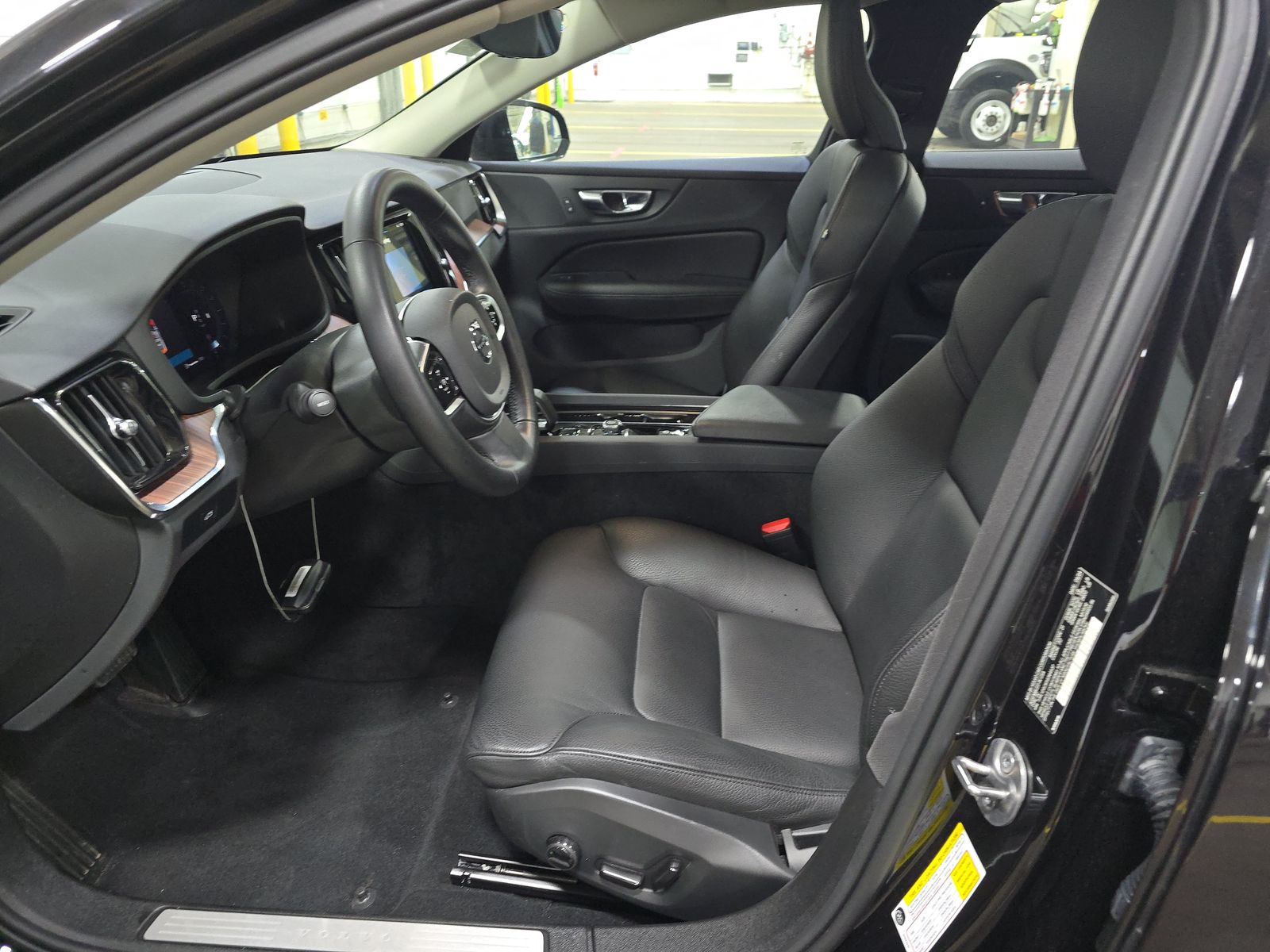 2025 Volvo S60 B5 Plus AWD