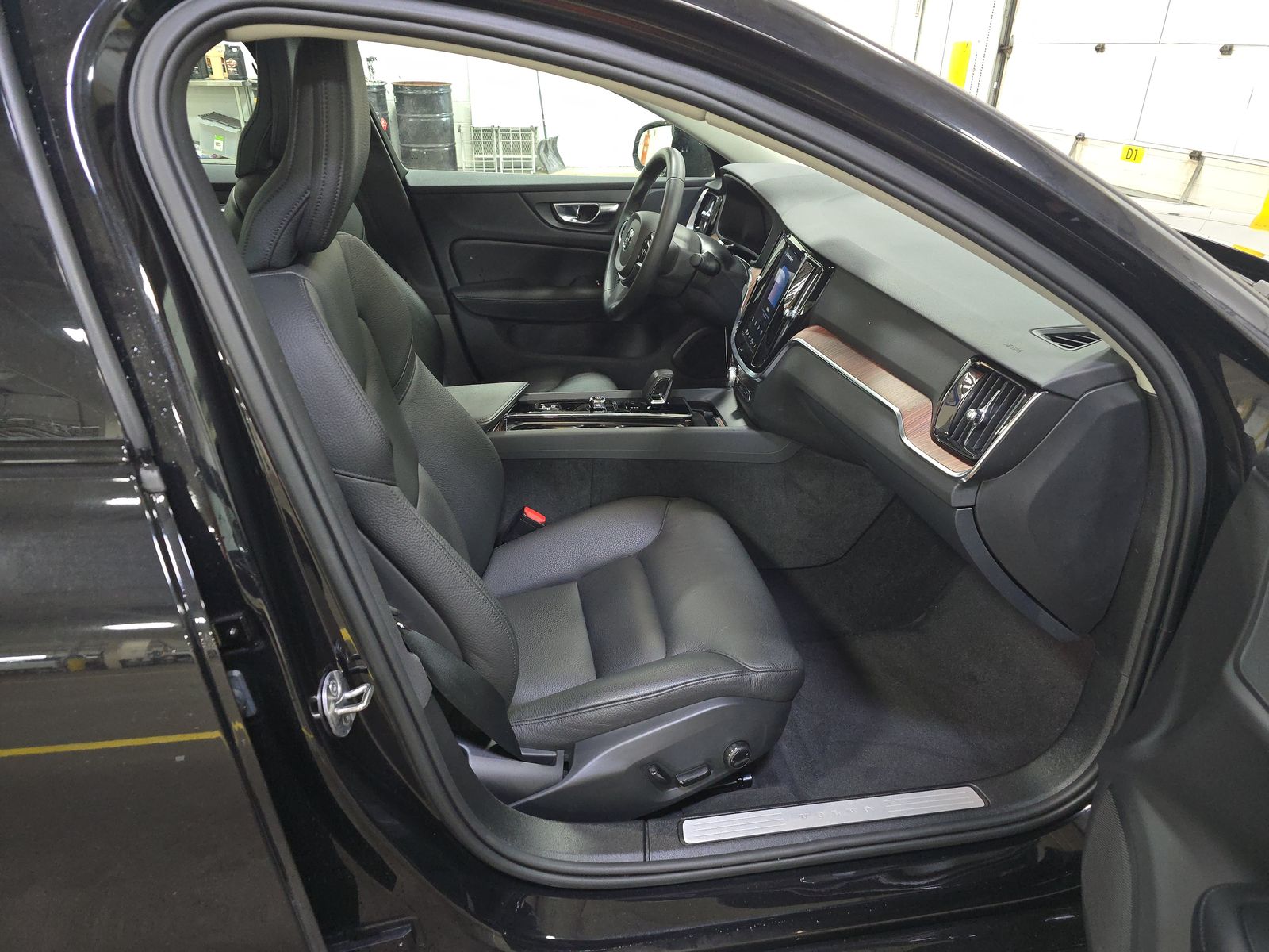 2025 Volvo S60 B5 Plus AWD