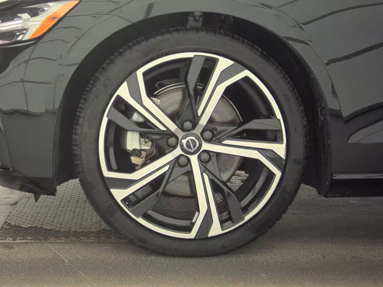 2025 Volvo S60 B5 Plus AWD