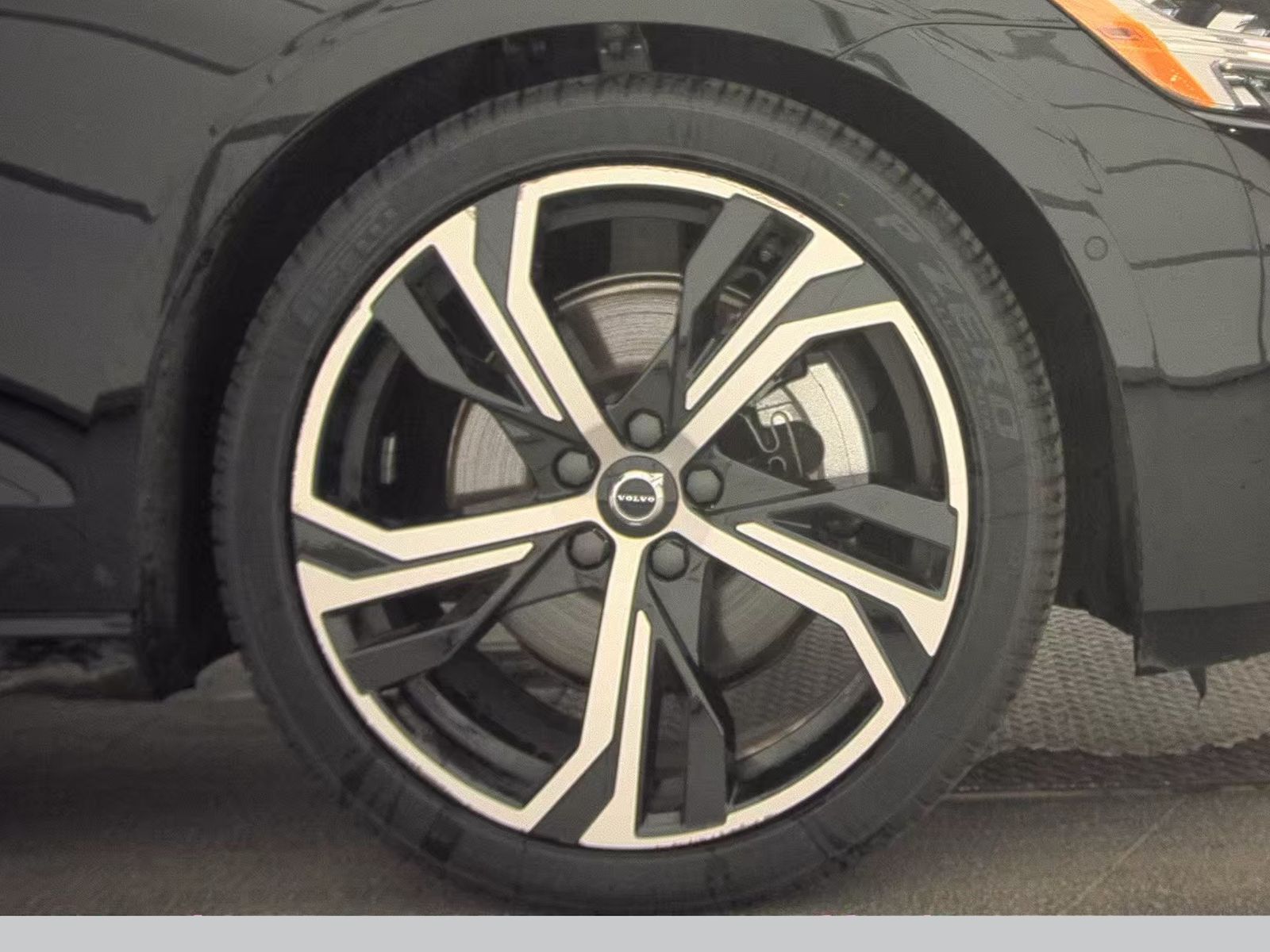 2025 Volvo S60 B5 Plus AWD