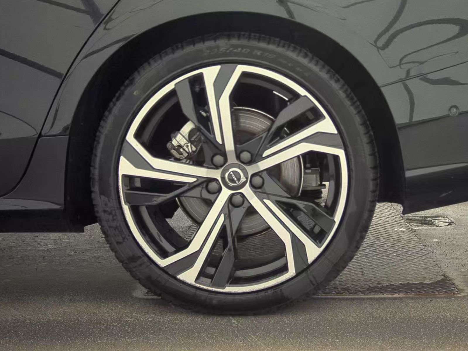 2025 Volvo S60 B5 Plus AWD