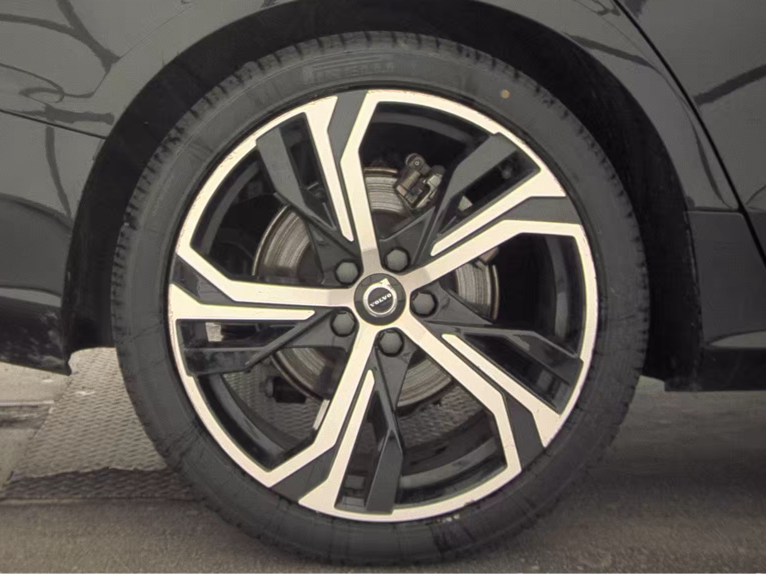 2025 Volvo S60 B5 Plus AWD