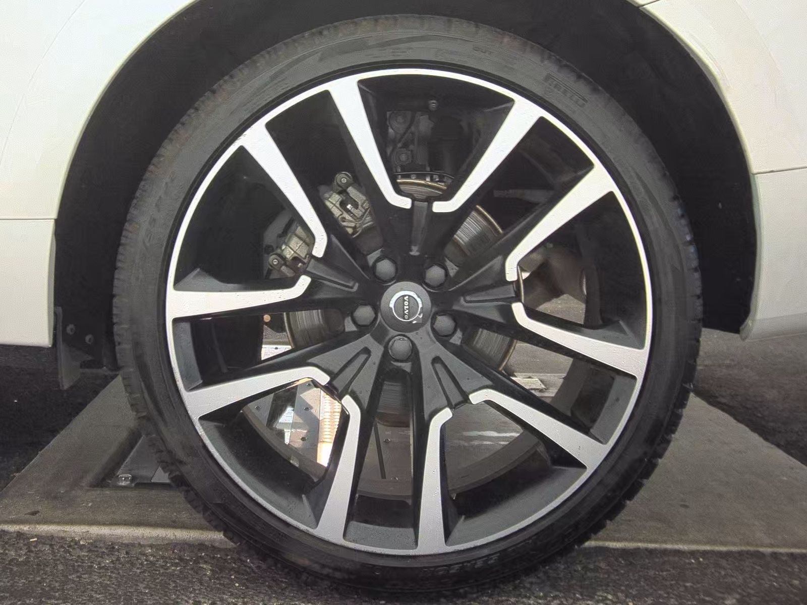 2024 Volvo XC60 B5 Ultimate AWD