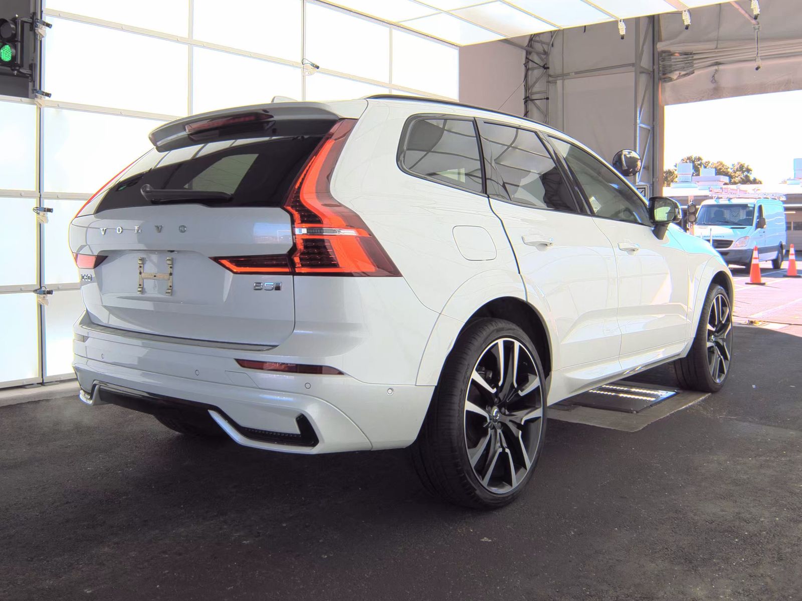 2024 Volvo XC60 B5 Ultimate AWD