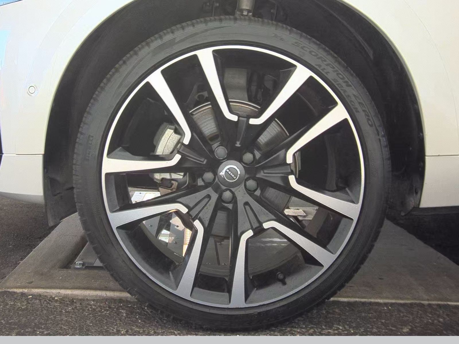 2024 Volvo XC60 B5 Ultimate AWD