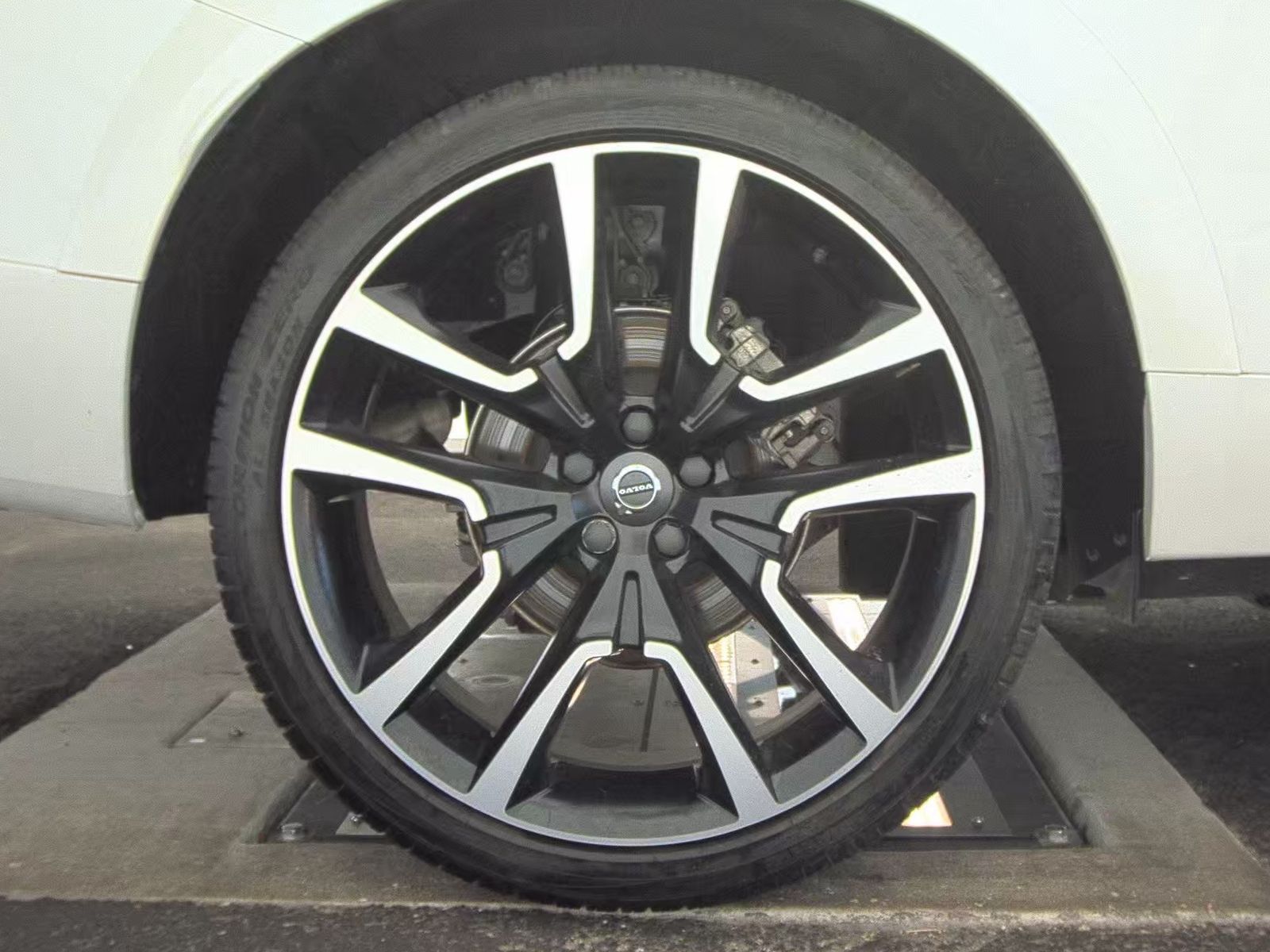 2024 Volvo XC60 B5 Ultimate AWD