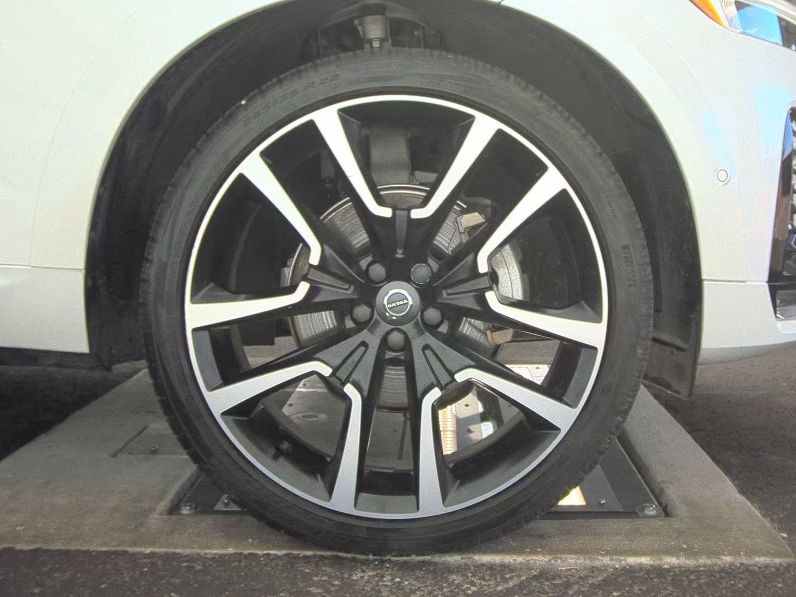 2024 Volvo XC60 B5 Ultimate AWD