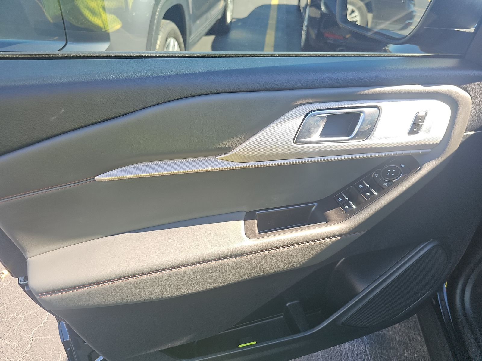 2025 Ford Explorer Active RWD