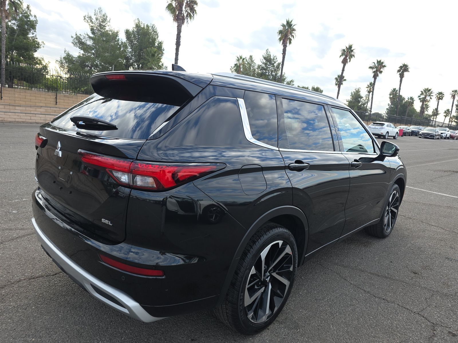 2024 Mitsubishi Outlander SEL FWD
